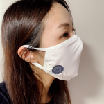 ..暑くなってマスク生活がより息苦しく感じるので、アロマdeマスクを使ってます🌿香りがあるだけで、息苦しさが少し解消されます🌸マスクから香るアロマの香りに癒されます✨シールで簡&hellip;のInstagram画像