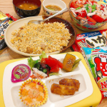 𖤐⁎꙳⋆🧡マルハニチロ🧡..いつぞやの #晩ご飯記録子供の夏休み中、本当に料理に時間かけられなくてこの日はサラダとみそ汁作っただけ😅あとは残り物とマルハニチロの冷凍食品に&hellip;のInstagram画像