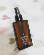 ハーバルリーフ オーガニックヘアオイルを試させていただきました❤私の髪の毛すごい傷んでたから嬉しいᵕᴗᵕこんな方におすすめ＊毛先のダメージが気になる＊髪が絡まって指通りが悪い&hellip;のInstagram画像