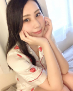 ︎❤︎#AlichanCode*冬場はもこもこ、夏場は涼しげ素材のパジャマ🛌💓白地にイチゴ柄でラブリーだけど、素材はサテンでちょっぴりセクシーなのがポイントです💋みんなは夏でもちゃ&hellip;のInstagram画像