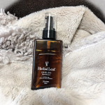 今回はオーガニックヘアオイル『ハーバルリーフ』をモニターさせていただきました😆💓６種類の天然由来オイルがビタミンC誘導体によるキューティクル補修で艶のある健康な髪へしてくれます。サラサラと&hellip;のInstagram画像