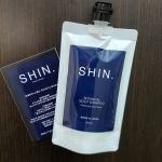 SHIN.ボタニカルスカルプシャンプー お試しさせて頂きました𓂃𓈒𓏸𓐍これ1つでコンディショナーまで完了するというのが時短になって良いなと思います😇🤍パウチタイプの商品で、上部には蓋が付い&hellip;のInstagram画像