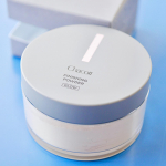 プチプラの名品、崩さないパウダーと言えば、チャコットの「フィニッシングパウダー」。モイスト・グロウ・マットと質感の違うパウダーが揃う中、私のイチオシは「グロウ」。■フィニッシングパウダ&hellip;のInstagram画像