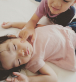 お昼寝中はプニプニし放題👧👦♡#雲のやすらぎプレミアム #マットレス #睡眠 #夏のすやフォトコンテスト #monipla #itty_fanのInstagram画像