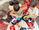&nabla;下3人で夢中になってる🥰💕かき氷で色遊び🍧子供はなんでも遊び道具にしちゃうよね😳✨子供って天才🤣&nabla;&nabla;&nabla;#アスミール #成長期 #成長記録 #我が家のスターコンテス&hellip;のInstagram画像
