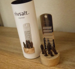 【rivsalt】製品届きました😄モニターさせていただきます！グレーターを使って削って使うタイプのペッパーです。箱開けた瞬間からヒハツの香りを感じることができました。削ってすぐに使&hellip;のInstagram画像