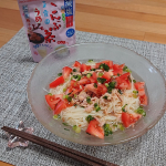 .テレワークごはんお素麺を茹でて水でしめ、ざく切りにしたトマト、ツナ缶(オイルごと)をトッピングし、冷水で少し濃いめに溶いた梅こんぶ茶をかけ、刻みネギを散らせば、あっという間に出来上がり🎵普&hellip;のInstagram画像