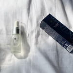 こんにちは😃自宅で簡単にリフトアップできる美容液を見つけて早速使ってみたよ❗️その名も塗る糸リフト美容液⤴️テクスチャーはまったりした液で手の平に馴染ませてから、頬からこめ&hellip;のInstagram画像