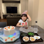 今夜は流しそうめん〜🌟⁡キラキラ光る流しそうめん💕⁡中に氷が入ってるから冷たくって美味しいよ〜🧊⁡いただきますの乾杯は【LOHACO限定】@lohaco のLOHA&hellip;のInstagram画像