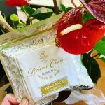 ちょっと高級なクレイパック使うのがもったいけど、使わない方がもったいないと言うことで使わせていただきました❣️冷凍で届きますので新鮮そのまま。使うたびに冷凍室から出して15秒顔に乗せるだけ。使&hellip;のInstagram画像