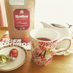 夏の間はずっと麦茶でしたが、少し肌寒い日が続いているので、久しぶりにやかんで沸かした温かいお茶を飲みたくなりました。今日はTIGERさんのプレミアムルイボスティーと、どさくさに紛れてリンツのチョコも😆&hellip;のInstagram画像