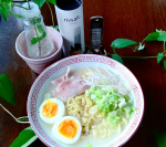 ふと思い立って、ロングペッパーをおろしてみました。最初は、独特の香りで個性が強すぎるかなと思ったペッパーでしたが、よいアクセントになりました。辛味と甘みが、ラーメンにマッチしました🍀&hellip;のInstagram画像