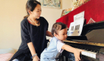 My son loves pianos and stickers🎹🎶♬Time will pass as soon as you put the sticker(*&acute;&omega;`*)My son pl&hellip;のInstagram画像