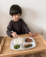 ．さくちゃんが使っているお食事プレートはデンマークのベビーキッズブランドDone by Deerのコンパートメントプレート𓌉𓇋 &lrm;𓎩𓌉𓇋 &lrm;4つに仕切られていて、適度な深さあり︎⸜👍🏻&hellip;のInstagram画像