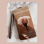 最近めちゃ愛用してる#アイライナー ‪\♡︎/︎⁡今年の夏に#プラザ限定 で店頭販売が始まった大人気商品#ルミアグラス #スキルレスライナー の#チェスナットブラウン⁡アイライナー自体&hellip;のInstagram画像