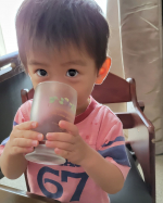 保育園から帰ってきたらこれ飲むのが日課になったよ✌️牛乳も家では飲まないけど割って飲むと美味しいみたい😍50㎖だから一気に飲めちゃうからおかわりコールされるけどね😌バランス&hellip;のInstagram画像