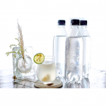 実家に帰ってきてからは、炭酸水をすだちとはちみつで割るのがお気に入り🍸LOHACOの強炭酸水「LOHACO Water スパークリング」はラベルレスで分別の手間が楽なうえにボトルデザインもお洒落な&hellip;のInstagram画像