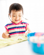 緊急事態宣言でまたも増えたおうち時間に、子供との過ごしかたも試行錯誤中の我が家。.おもちゃ屋さんとかで見かけて気になってた、カラフル my ペットをついにお迎えさせてもらいました😭💖&hellip;のInstagram画像