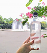 こんにちは☺.今日は娘たちと近くの噴水のある公園に来ています。糸リフト後でアルコール禁止な私の今日のお供はこれです✨..LOHACO限定】LOHACO Water スパ&hellip;のInstagram画像