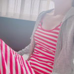 ♡ママの夏パジャマは、綿素材のマキシ丈ワンピに薄手のパーカーを着ています❗️そして、さりげなくエレアリーナイトブラを身につけています♪胸元のレースが可愛いんです❤️この格好なら&hellip;のInstagram画像