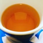 こんにちは😃モニプラさんで、大好きなルイボスティーをお試ししました💕オーガニックなので安心なのですが、さらに驚いたのが製法！生葉（ナマハ）ルイボスティーは、蒸気を使うことであえて発酵を止める、日本の緑&hellip;のInstagram画像