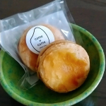 こんにちは。美味しいスイーツを発見。築野食品さんのスイーツで、中にあんこが挟まっています。そとはパイのようにサクサクだけど、少ししっとり。なんとグルテンフリー。我が家では、主人が小麦量により体&hellip;のInstagram画像