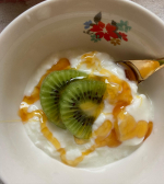 ..今ハマってるケフィアヨーグルト💖.乳酸菌と酵母の種類がパワーアップ⤴️⤴️⤴️したそうで.さらにケフィアチーズも作れる🧀という簡単に作れるから子ども達が楽しんで作っ&hellip;のInstagram画像