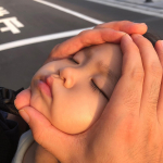 三角おにぎり風🍙寝顔　何度見ても癒される〜#雲のやすらぎプレミアム #マットレス #睡眠 #夏のすやフォトコンテスト #monipla #itty_fanのInstagram画像