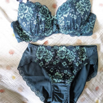 ニッセン様のモニターでボディハッピー　編みレースブーケブラジャーショーツセット（トリンプ）をお試しさせて頂きました😀❤商品番号：BKR0221D0002とてもレースが綺麗な&hellip;のInstagram画像