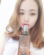 本日のおすすめ✧︎ハーバルリーフヘアオイルフランスの国際有機認定機関《エコサート》認証のオリーブ果実をはじめ、6種の天然由来オイルからのハーバルリーフオリジナルブレンド。香りは&hellip;のInstagram画像