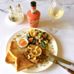 ［のんびり休日ランチ💕］私、かなりのオリーブオイル好きなんです🤗サラダやお料理にはもちろん、スライスしたトマト🍅に乾燥バジルをチョチョっとかけたのや、ただピザ用&hellip;のInstagram画像