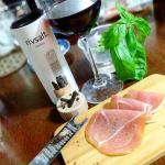 オーク材のスタンドもセットで、オシャレなロングペッパー✨✨@nookswebshop 様が扱う、リブソルトシリーズ。ピリッと辛く、ほのかに甘い香り。削ったらその甘さが強くなる感じです。&hellip;のInstagram画像