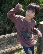 @nissen_kids_official さんのニュアンス秋カラーロングTシャツ❤着心地が良くて運動するときも動きやすくごきげん次男☺️👍大きめをゆるっと着さすのが母としては好きです🤗✨&hellip;のInstagram画像