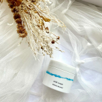 【#beauty 💄】・・『リペア&バランスマイルドクリーム』CICA（ツボクサエキス）アイテム気になってたけどどれがいいかわからなくて、行き着いた、ゆらぎ肌を整えてくれるクリーム&hellip;のInstagram画像