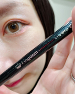 まつ毛の隙間や、目尻に🌸カラーメイクの時もしっかり盛りたい🤩🤩キングダム　リキッドアイライナーWP ディープブラック@kokuryudo_cosme 使用させて頂きました&hearts;️&hellip;のInstagram画像