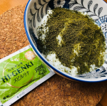 朝、ヨーグルトに混ぜて食べてみました！普段、しっかり食べますが、昼まで満腹感があって水分補給だけでもちました！昼も焼きそばにかけて食べてみたら、おやつを食べなくてもいい満腹感で夕食までもちました！すご&hellip;のInstagram画像