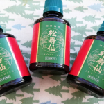 @monipla_official #株式会社和漢薬研究所 の#松寿仙 、お試しさせてもらいました!一箱に3瓶入ってます。なんだかクリスマスカラー。薬局に置かれていることが多く、(松寿仙あります&hellip;のInstagram画像