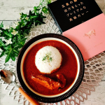 今日のお昼ごはんは「五島の鯛で出汁をとったプレミアムな高級カレー」を頂きました😍こちらは五島産の鯛でとった出汁と、五島が誇る4種の高級食材を贅沢に使用しています。真鯛の豊かな旨味と牛骨&hellip;のInstagram画像