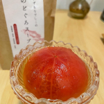 🍅&times;🐟まるごとトマトを湯むきしてお出しにつけた出汁トマト🍅少しすずしくなってきたけど、トマトの甘味とお出汁の香ばしさで、もう最高♡今日は、いずもなでしこさんののどぐろス&hellip;のInstagram画像