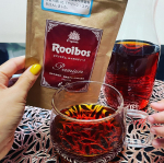 TIGERルイボスティー♡オーガニックで安心安全🎶元々ルイボスティーが大好きだから試しに飲んでみた☺️お洒落に撮ろうとしてたら、右から手が🤭 この後飲まれちゃいました😂おチビも美味&hellip;のInstagram画像