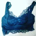 レースがかわゆいナイトブラ✨下からはくタイプ初めて‼️下からはくなんてしっかり持ち上げてくれそうだよね⤴️ちゃんとおさめてくれるし苦しくもないしちょうどいい感じ🙆&zwj;♀️#パジャマ #ル&hellip;のInstagram画像