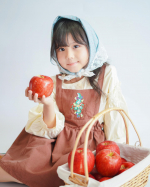 .本日のコーデのテーマは🍎リンゴ農家の娘コーデ🍎です！！！@urbancherry_ 様の袖シャーリングブラウス＋刺繍デザインワンピース♡可愛いほっかむりは @mikitttt&hellip;のInstagram画像