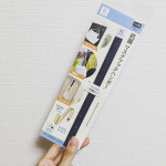 8月から働き始めて、困ったのがマスクの置き場所😷昼食はそれぞれデスクで食べるんですけど、うーん😅マスク、何も接触させたくない&hellip;空中にいてほしいくらいだ&hellip;と思っていたところにマスクフックをい&hellip;のInstagram画像