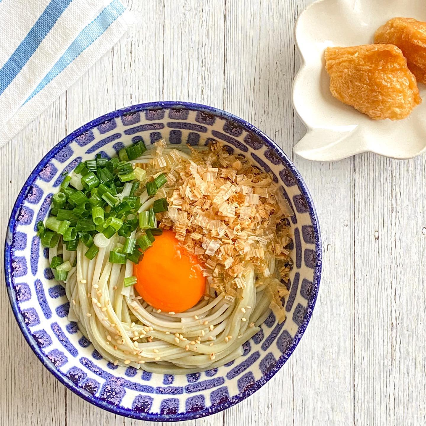 口コミ投稿：。🍀モリンガ麺de釜玉うどん卵黄、ねぎ、かつおぶしトッピングのシンプルな#釜玉うど…