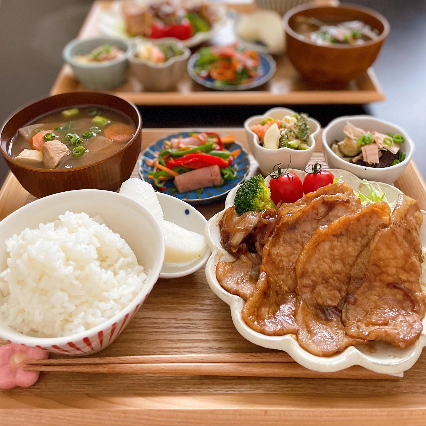 口コミ投稿：♡今日の#晩ご飯🍳豚の生姜焼き🍳具沢山お味噌汁🍳ピーマンとにんじんとソーセージのきん…
