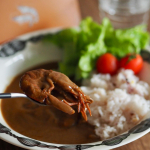 【五島産鯛の出汁入り高級レトルトカレー（久賀島の車海老）】・今日のお昼は、以前悶絶した五島の高級レトルトカレーシリーズ♡・ラインナップは、「五島牛」、「五島SPF美豚」&hellip;のInstagram画像