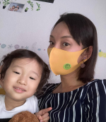 ..色合いが気に入りすぎてヘビロテ中の色彩マスク、ゴールドがこの時期何の服でも合うんです❗️ママがオシャレをすると娘が喜ぶので母頑張ることにしました💪さらにウェルベストさんはマスクに貼&hellip;のInstagram画像