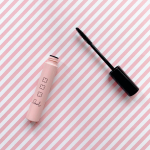 ナチュラルメイク派さんにオススメ、自まつげなりすましマスカラ✨ピメル パーフェクトロング＆カールマスカラ！クリアブラックベースの液にブラウンの繊維がMIXされていて、ナチュラルにまつげ&hellip;のInstagram画像