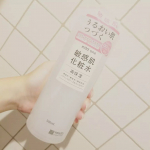 おすすめ化粧水明色化粧品マイルドワン 敏感肌化粧水500mlの大容量ボトルだから、毎日たっぷりと使えるところが嬉しい！！顔はもちろんボディの保湿もできるから、コスパ最強🔥さ&hellip;のInstagram画像