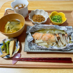 ✄- - - - - - 献立 - - - - - ✄⁡\  10月6日 夕食🍽🌿 /⁡⁡＊鮭のホイル焼き＊豆苗のガリバタ炒め＊納豆＊たけのこのオイスター炒め＊味噌&hellip;のInstagram画像